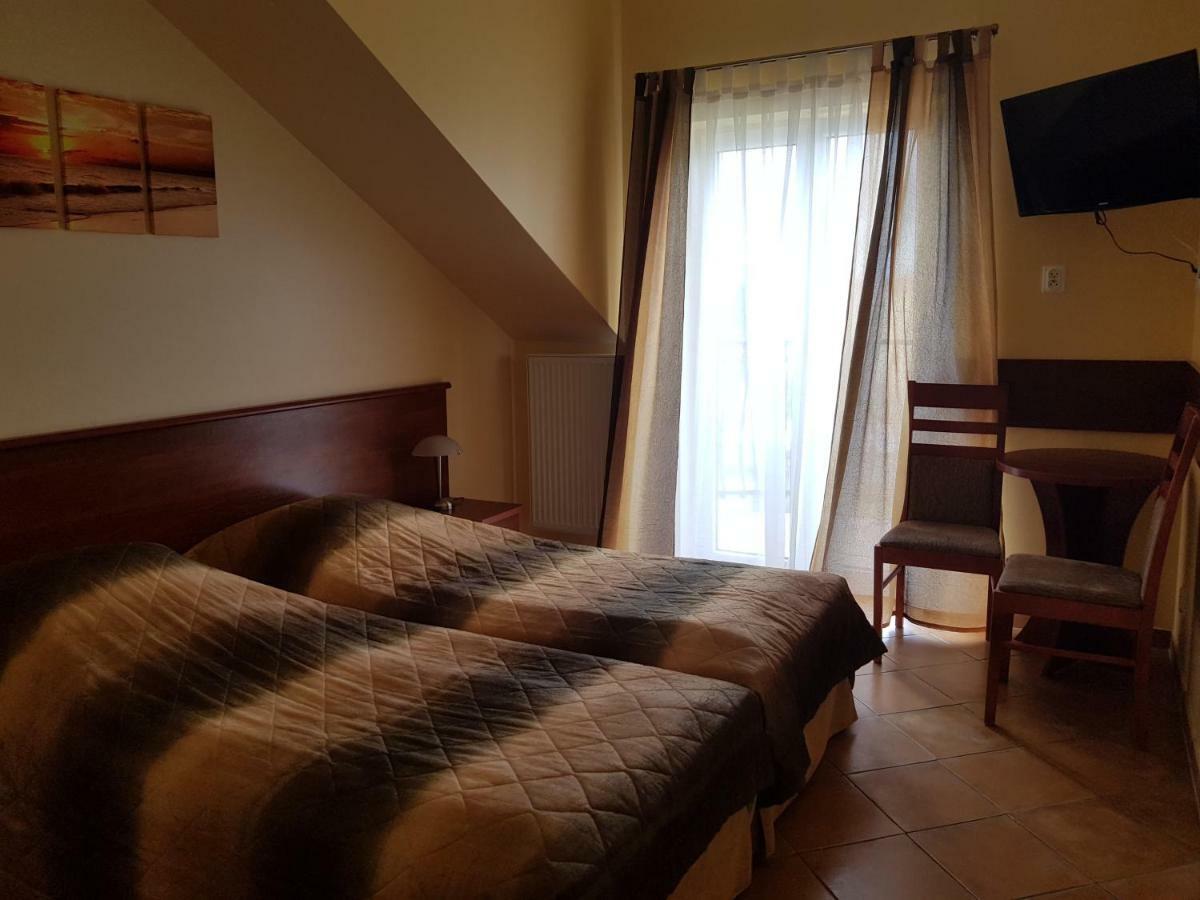 Posejdon Bed & Breakfast Устроне Морске Екстериор снимка